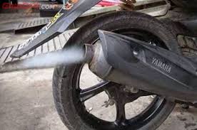 Mobil berasap putih, itu bisa keluar dari knalpot ataupun dari kap mesin. Wajib Tahu Penyebab Keluarnya Asap Hitam Dan Putih Dari Knalpot Motor Gridoto Com