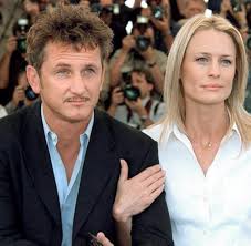 Sean penn walking the secret life of walter mitty red carpet at the 51st new york film festival the following is a complete list of the filmography of american actor sean penn. Angriff Auf Paparazzo Sean Penn Wegen Korperverletzung Angeklagt Welt