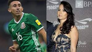 A collection of facts like salary, net worth, relationship, clubs, football, career, bio, dating, height, weight, and more can also be found. Hector Herrera Hinchas Mexicanos Le Piden A Su Esposa Que Lo Perdone Mundial El Bocon