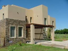 Los diseños de casas con piedra tallada, suelen ser una opción sobria y elegante, en donde los cubos forman el diseño. Pin En Home Designs