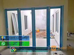 Pintu aluminium adalah daun pintu yang sebagian besar materialnya terbuat dari bahan aluminium. Pintu Lipat Aluminium Ykk Alexindo Kaca Polos 6mm Tangerang Jualo