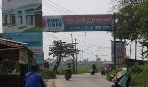 Model pintu pagar minimalis ini memang menjadi pilihan yang sangat cocok bagi pemilik rumah atau bangunan lain yang didesain minimalis. Selama 5 Tahun Pengembang Pt Pja Cuekin Penerangan Pintu Gerbang Perumahan Vgh Bekasi Berita Terkini Seputar Jabodetabek