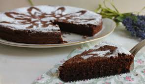 La torta tenerina anche nota come torta cioccolatino, è tipica del ferrarese. Torta Tenerina