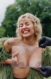 Miley Cyrus Tits of the Day