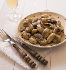 Photo De La Recette Gnocchis A La Creme Aux Champignons Et Sel De Romarin Recettes De Cuisine Recette Recette Gnocchi