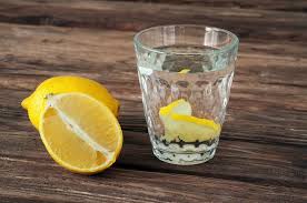 Bagaimana cara buat air detox sendiri? Air Lemon Untuk Mengatasi Maag Benar Manjur Atau Bahaya Hello Sehat