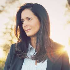 Julie Robin's Instagram, Twitter & Facebook