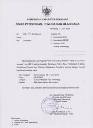 Jika anda bekerja di bagian administrasi kegiatan surat menyurat adalah hal yang biasa karena itulah, kami memberikan beberapa contoh format undangan resmi yang bisa digunakan untuk beberapa acara, misalkan pengajian, rapat, seminar, atau yang lainnya. Contoh Surat Undangan Kegiatan Kkg Sd