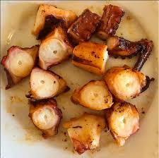 Lo primero que debemos saber antes de preparar un pulpo es que casi nunca se cocina fresco, es decir, del mar al plato. Como Cocer Pulpo De Forma Facil Y Sencilla