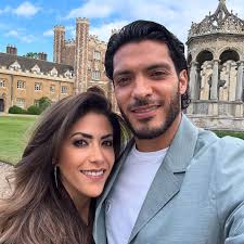 Amor, quiero agradecer porque el día de hoy cumpliste un año más de vida,  porque me permites ser parte de tu vida y lo mejor de todo que creamos una  gran familia.