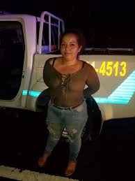 Hecho insólito en El Salvador mujer roba patrulla de la PNC recorre largo  tramo desde soyapango por la carretera troncal del norte Asia Chalatenango  dónde es detenida único en El Salvador caso