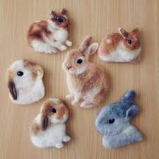 羊毛フェルトブローチのうさぎ ニードルフェルト フェルトウール フェルト人形