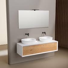 Per esigenze dettate da spazi ridotti, è possibile optare per mobili bagno moderni in legno, modello monoblocco, che assicurano la funzionalità grazie all'ottimizzazione degli spazi interni. Mobile Bagno Sospeso 160 Cm Legno Naturale E Bianco Con Specchio Matilde