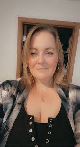 Lisa Armbrust's Instagram, Twitter & Facebook