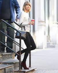 The couple trekked through downtown nyc arm in arm, and swift wore a particularly trendy outfit for the occasion. Taylor Swift In Black Tight Jeans 18 Gotceleb