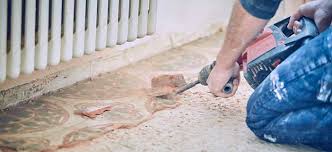 Vous y verrez un carreleur professionnel en pleine. Remplacer Du Carrelage