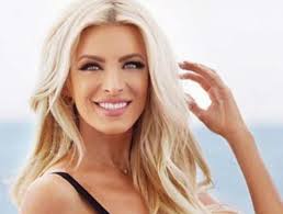 Αυτή είναι τέρας ηθικότητας και σοβαρότητας.κορίτσι για σπίτι. Mas 3afniase Me Thn Allagh Ayth Deite Thn Katerina Kainoyrgioy Kastanh