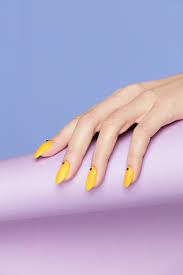 Color de uñas para manos morenas nos encanta tener las uñas pintadas, pero muchas veces el color elegido no nos favorece, luciendo unas manos opacas y hasta avenjentadas. 214 575 Unas Hermosas Imagenes Y Fotos 123rf