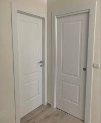 Il sofisticato laccato bianco dona luce e modernità alla meravigliosa porta, che sfida il susseguirsi delle tendenze restando sempre un punto di riferimento nell'arredamento dallo stile classico. Porte Pantografate Laccate Porte Laccate Bianche Porte Laccate Colori Bianco