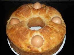 Il tortano napoletano va consumato freddo come se fosse del pane per accompagnare la tradizionale fellata, antipasto napoletano a base di uova sode, ricotta salata e. O Casatiello Comm O Ppo Capi Chi Nun O Prova