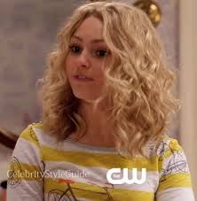 Sarah jessica parker platinum bob carrie bradshaw hair. Carrie S Yellow Striped Top With Bicycles On The Carrie Diaries Celebrity Style Guide