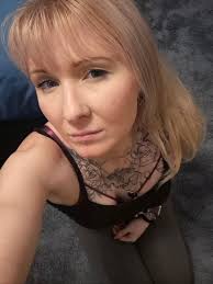 Tell the truth: if I sent you a selfie in a private message, would you open  it?🥺