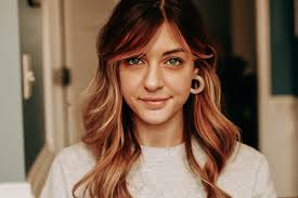 Is the nifty fifty a good lens for weddings? I have the R10 and wondering  if I should go for the 50mm from Canon😅