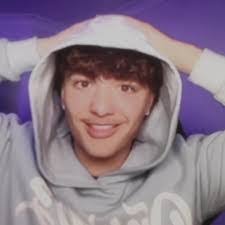 Ethan Mckee's Instagram, Twitter & Facebook