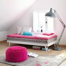 Le panchine da esterno a 2 o 3 posti le panche per esterno in polyrattan sono ideali per essere mantenute all'esterno anche durante i mesi le tipologie di. Panca Letto Bianco In Pino 90x190 Cm Sixties Maisons Du Monde