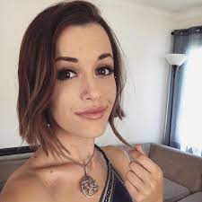 35 Hair Raising Widows Peak Hairstyles For Women Widows Peak Hairstyles Widow S Peak Widow S Peak Hairstyles Women