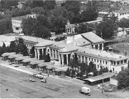 The airport is second largest and busiest airport in ukraine, located 6 kilometres (3.7 mi) from central lviv. Narodzheni Vesnoyu Istoriya Novih Terminaliv Aeroportu Lviv Fotografiyi Starogo Lvova
