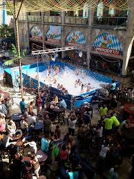 Nach Wie Vor Lasst Sich Aber In Einem Der Zahlreichen Party Palaste Wie Dem Megapark Gleich An Der Promenade Noch Machtig Gut Feiern Megapark Mallorca Arenal