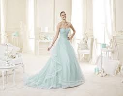 Fasciato in vita con cintura tono su tono. Pin Su Nicole Spose 2015