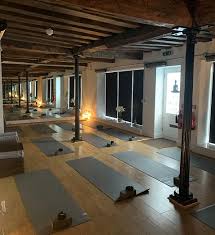 For hot yoga heaters our summit heaters can easily achieve the 100°f+ temperatures required when properly specified. Infrarotstrahler Fur Heisse Yoga Studios Und Spas Von Herschel