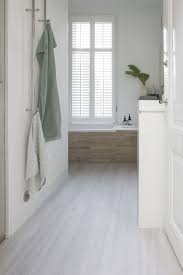 handyfloor scene white een lichte pvc vloer waarbij elke interieurstijl tot zijn recht komt met deze viny badkamer houtlook badkamer vloer badkamer modern