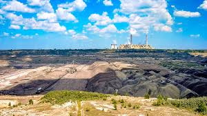 Położone na wzniesieniach południowomazowieckich, w mezoregionie wysoczyzna bełchatowska nad rzeką rakówką, ok. Observation Deck Belchatow Tourist Attractions Tropter Com