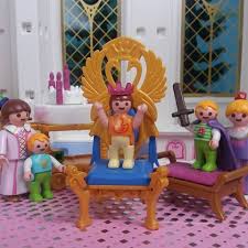 Anna Hat Geburtstag Und Die Party Ist Im Schloss Wie Das Wird Seht Ihr Um 16 Uhr Familiehauser Playmobillovers Playmobilfans Toys Playmobilwo In 2020 Famille