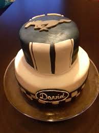 Gateau Theme Ford Mustang Ganache Fruits Rouges Et Couverture Chocolat Blanc Zeste De Citrons Voiture Course Chocolat Blanc Chocolat Ford Mustang