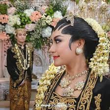 Thumb music 7 months ago. Ingat Ayu Ratna Eks Garasi Band Ini 10 Potret Terbarunya Bareng Suami