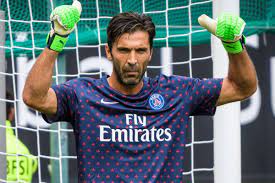 Juventus goalkeeper gianluigi buffon was on tuesday. Torwart Legende Gianluigi Buffon Nennt Seine Personlichen Top 3 Keeper Goal Com