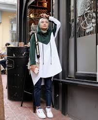 Rokia Rokia Adli Kullanicinin A Hijab Kombin Panosundaki Pin Tarz Moda Mutevazi Kiyafetler Klasik Moda