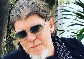 Branco Mello passará por cirurgia e ficará longe do Titãs