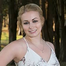 Laura Garling's Instagram, Twitter & Facebook