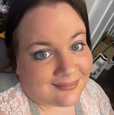 Chelsea Caracciolo's Instagram, Twitter & Facebook