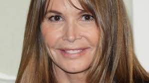 Elizabeth Macpherson's Instagram, Twitter & Facebook