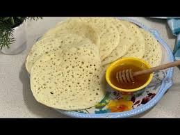 وصفة الغرايف او البغرير ناجحة و سهلة و بمكونات بسيطة Recette De Ghrayef Ou Baghrir Youtube Recette Patisserie Semoule Fine