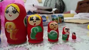 俄罗斯套娃 （俄語： матрёшка ）是 俄罗斯 特产木制玩具，一般由多个一样图案的空心木娃娃一个套一个组成，一般在六个以上。 è²·ä¿„ç¾…æ–¯å¨ƒå¨ƒ å›žå®¶ä¸€æ‹†å´©æ½°äº†ç¶²æ†‹ç¬' æœ€å¾Œä¸€éš»æ˜¯æ€Žæ¨£ Ettodayæ–°å¥‡æ–°èž Ettodayæ–°èžé›²