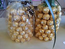 Anleitung Fur Eine Ferrero Rocher Ananas Palme Rocher Ananas Ferrero Rocher Ananas Basteln Ananas