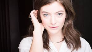 Lorde's first studio album, pure heroine, is a dream pop electronica album about teenage suburban life and its views on mainstream culture. Lorde Album Melodrama Ich Habe Gemerkt Dass Ich Gar Nichts Weiss Der Spiegel