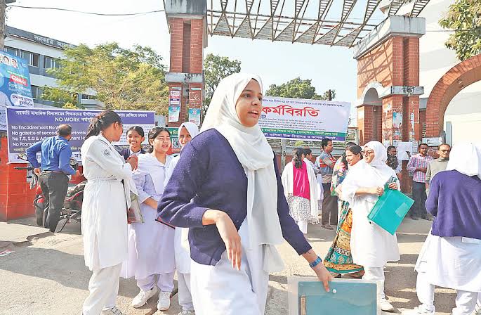 মাধ্যমিকে কর্মবিরতি, বার্ষিক পরীক্ষা হয়নি | প্রথম আলো